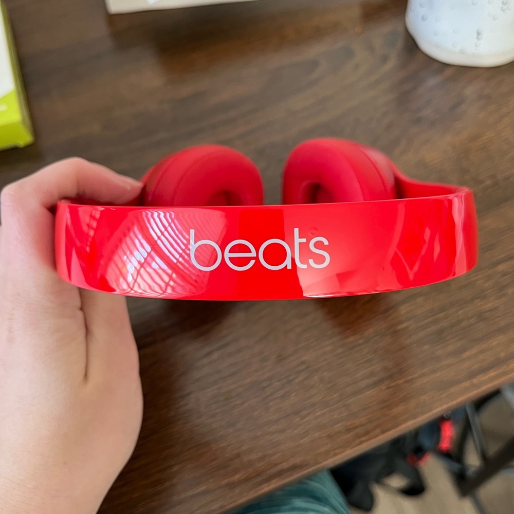 Solo beats red- with wires